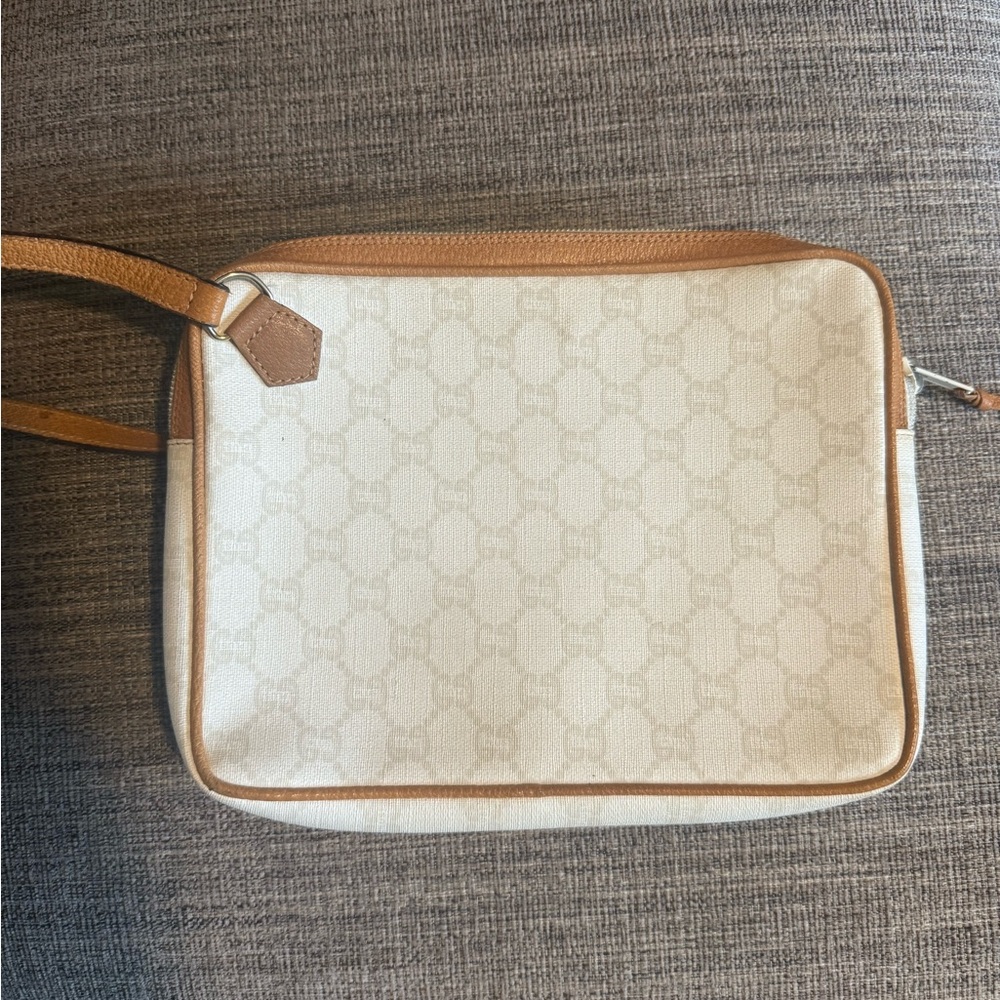Vintage gucci plus clutch/ wristlet - Picture 2 of 5